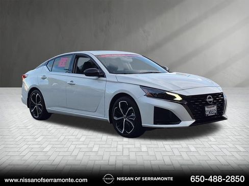 Used 2025 Nissan Altima 2.5 SR w/ SR Premium Package FWD image 1