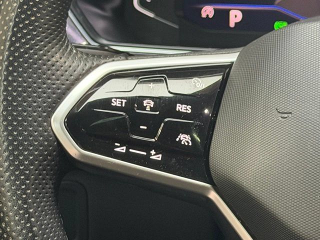 Used 2022 Volkswagen Tiguan SEL R-Line AWD/4WD image 16