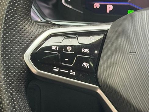 Used 2022 Volkswagen Tiguan SEL R-Line AWD/4WD image 16