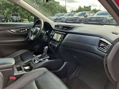 Used 2017 Nissan Rogue SL FWD image 37