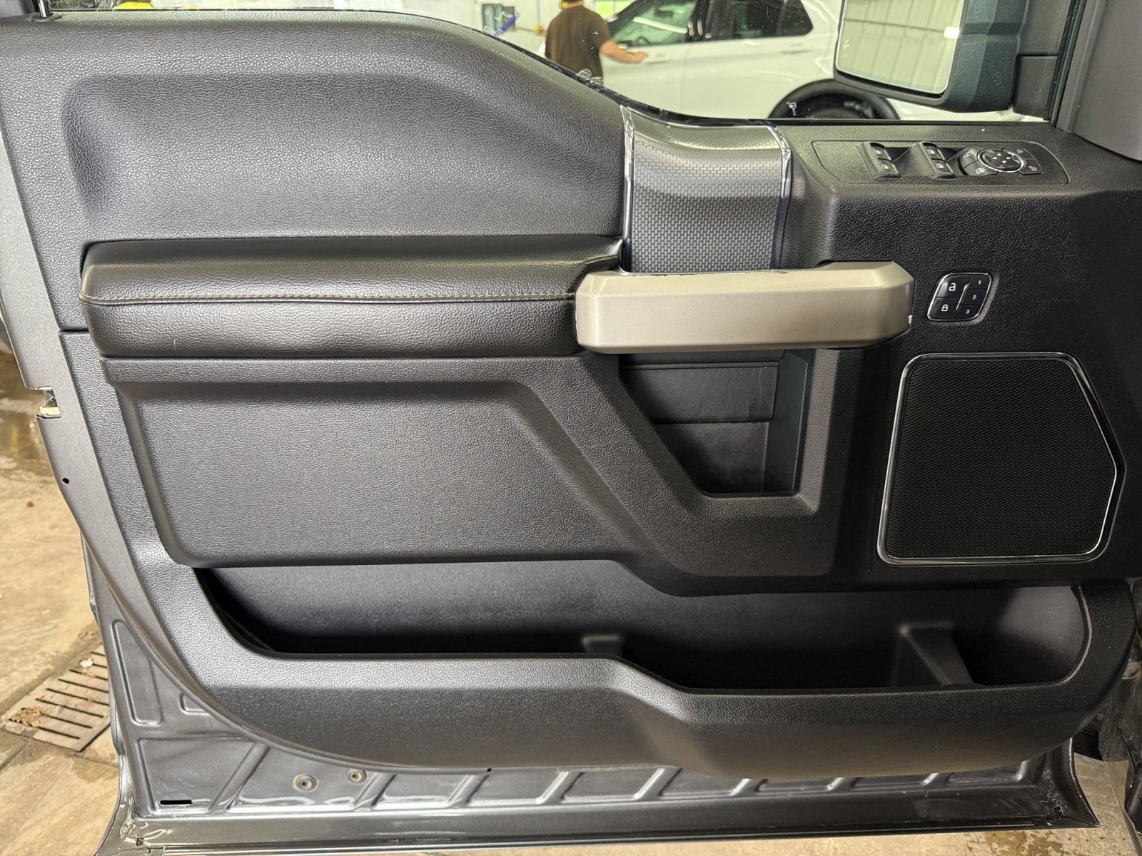 Used 2017 Ford F150 Lariat w/ Equipment Group 502A Luxury AWD/4WD image 26