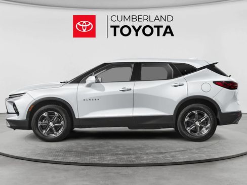 Used 2024 Chevrolet Blazer LT w/ Convenience Package FWD image 3
