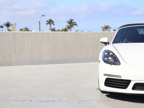 Certified 2025 Porsche 718 Boxster S RWD image 12