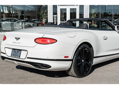 Used 2022 Bentley Continental GT V8 image 13