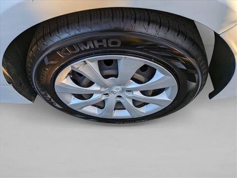 Used 2022 Toyota Corolla LE image 21