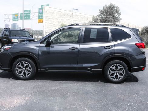 Used 2022 Subaru Forester Premium image 11