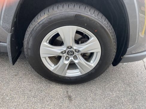 Used 2019 Toyota RAV4 XLE AWD/4WD image 11