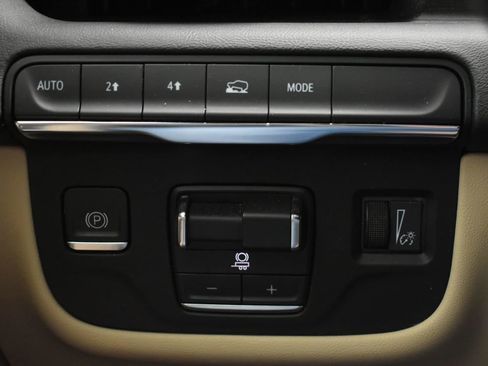 Used 2023 Cadillac Escalade ESV Premium Luxury w/ Performance Package AWD/4WD image 27