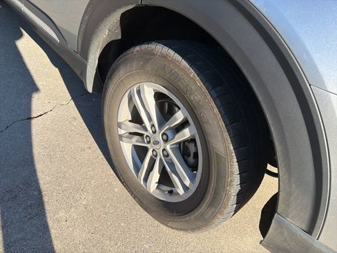 Used 2024 Ford Explorer XLT image 15