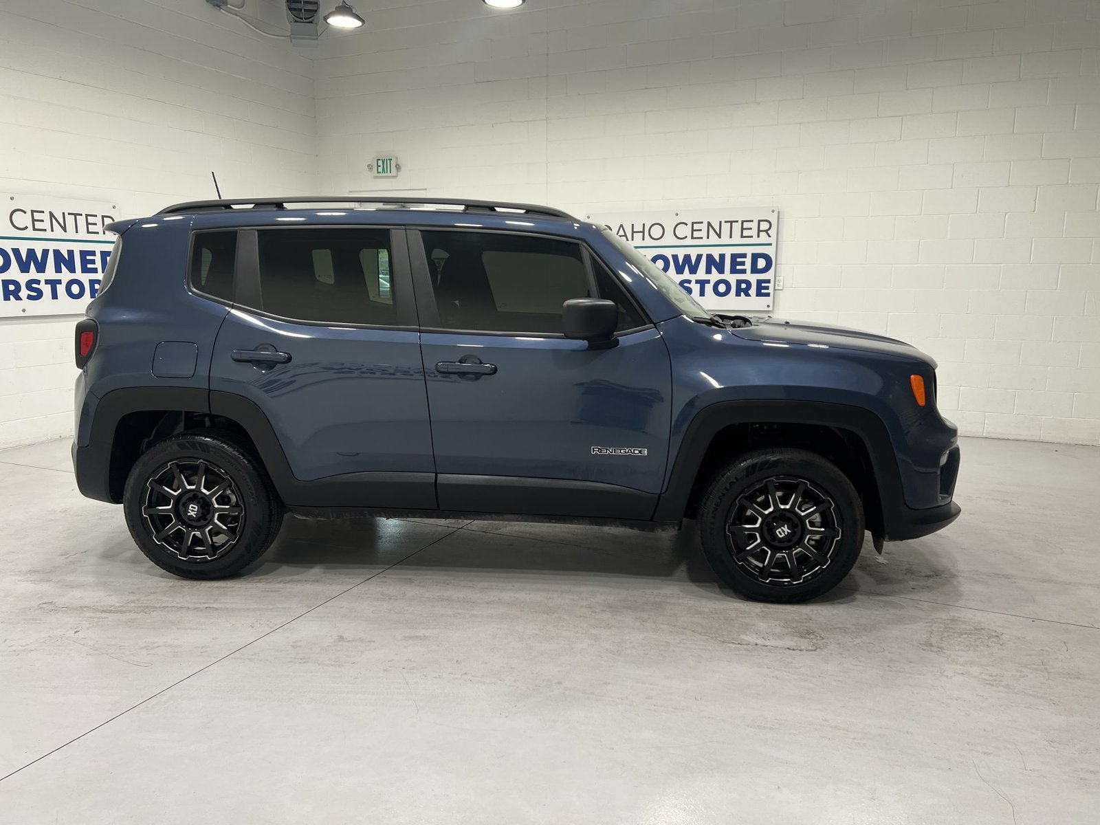 Used 2023 Jeep Renegade Latitude w/ Premium Group AWD/4WD image 9