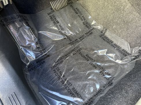 Used 2025 Volvo XC40 B5 Core image 17