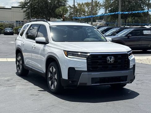 New 2026 Honda Pilot Touring image 1