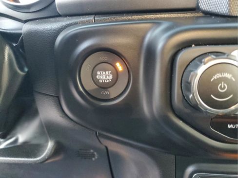 Certified 2023 Jeep Gladiator Sport image 26