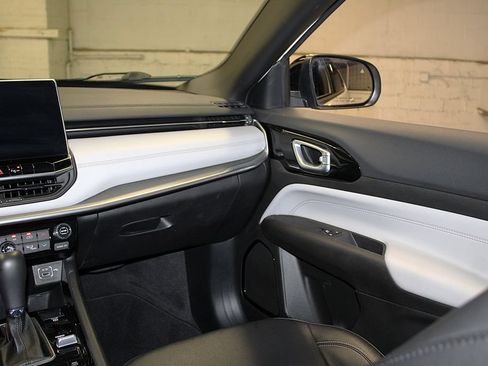 Certified 2025 Jeep Compass Limited AWD/4WD image 31