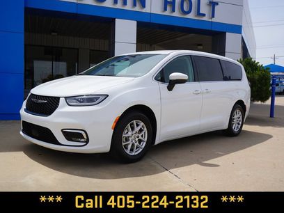 Used 2023 Chrysler Pacifica Touring-L