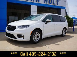 Used 2023 Chrysler Pacifica Touring-L FWD video 1