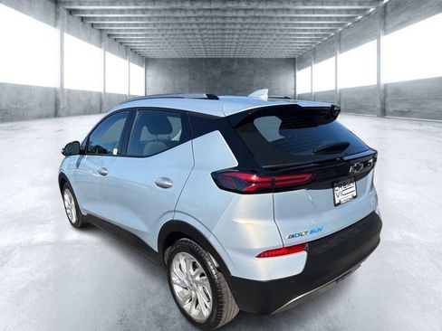 Used 2023 Chevrolet Bolt EUV LT w/ Driver Confidence Package FWD image 4