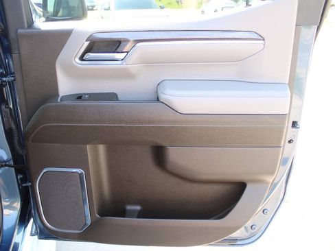 Used 2024 Chevrolet Silverado 1500 LTZ AWD/4WD image 5