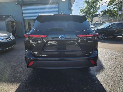 Used 2022 Toyota Highlander XLE image 4