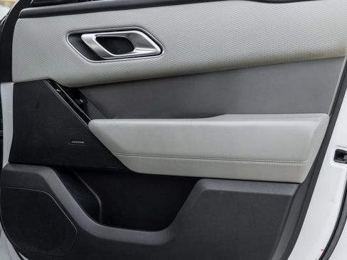 Used 2019 Land Rover Range Rover Velar S image 37