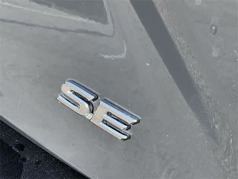 Used 2025 Toyota Camry SE image 11