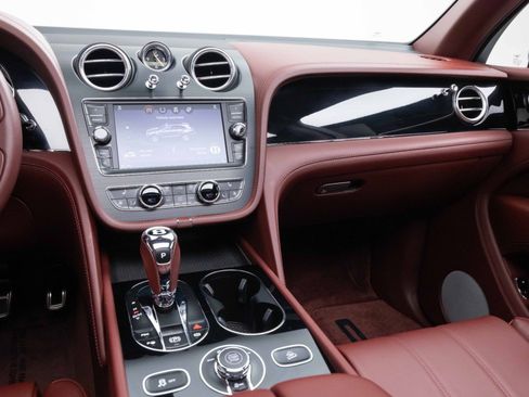 Used 2019 Bentley Bentayga AWD/4WD image 24