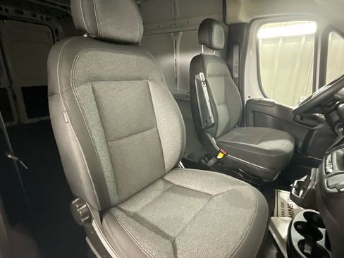 Used 2025 RAM ProMaster 2500 w/ Convenience Group image 11