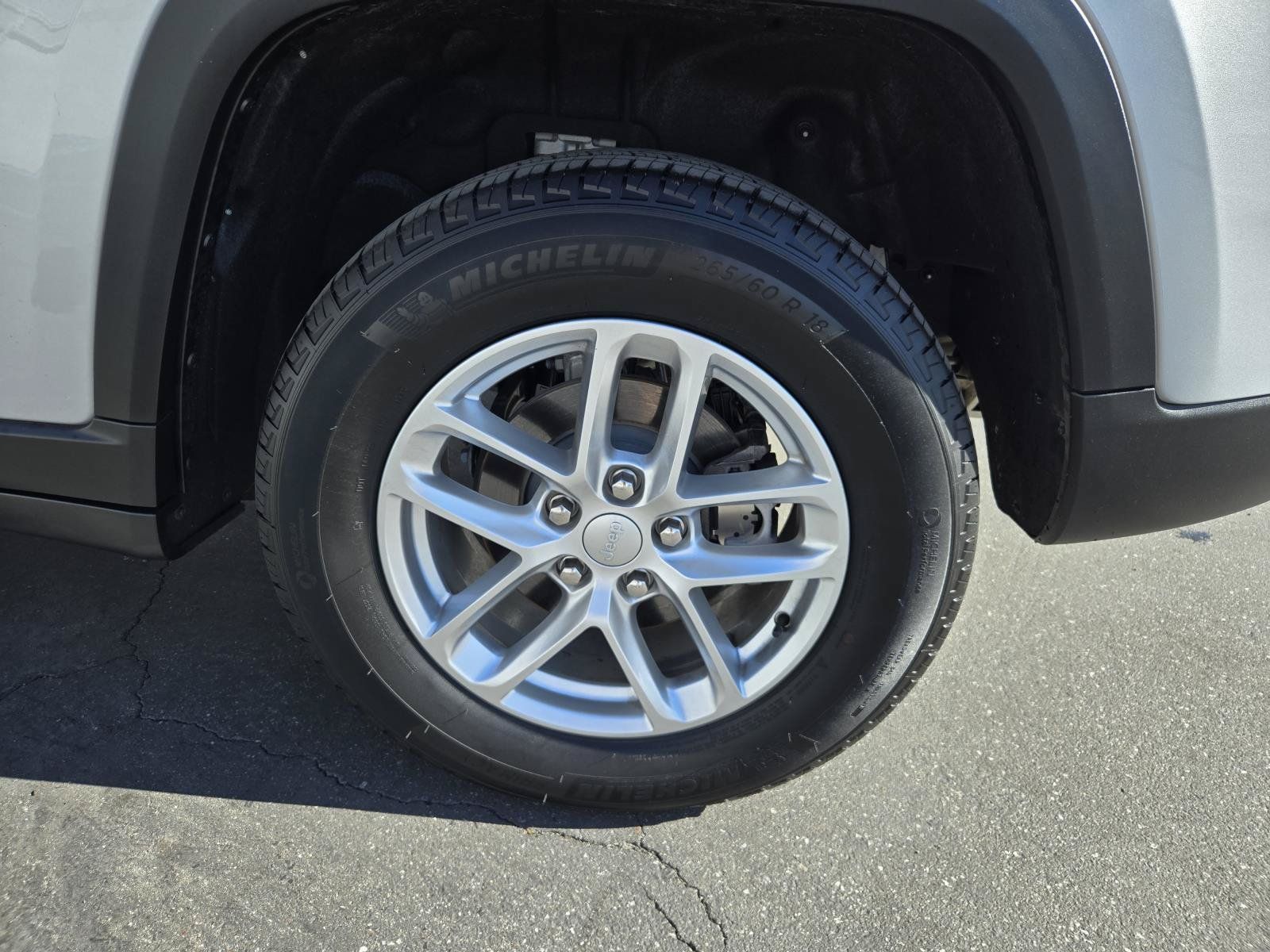 Used 2025 Jeep Grand Cherokee Laredo X RWD image 33