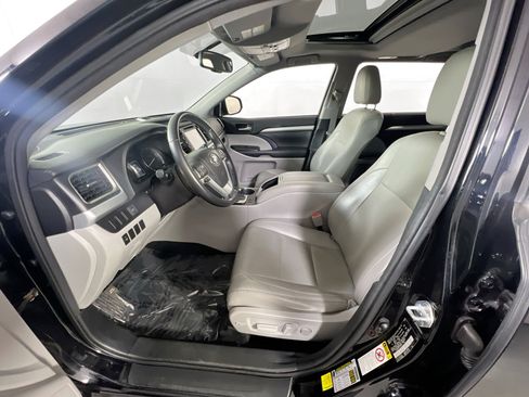 Used 2015 Toyota Highlander XLE AWD/4WD image 21