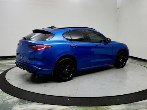 Used 2022 Alfa Romeo Stelvio Veloce AWD/4WD image 5