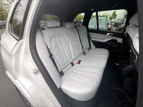 Used 2025 BMW X5 xDrive40i w/ M Sport Package AWD/4WD image 19