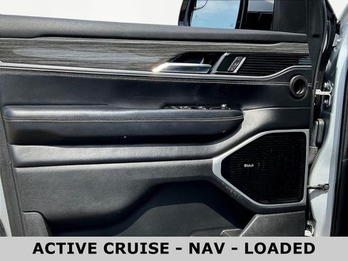 Used 2022 Jeep Wagoneer Series III w/ Premium Group I AWD/4WD image 20