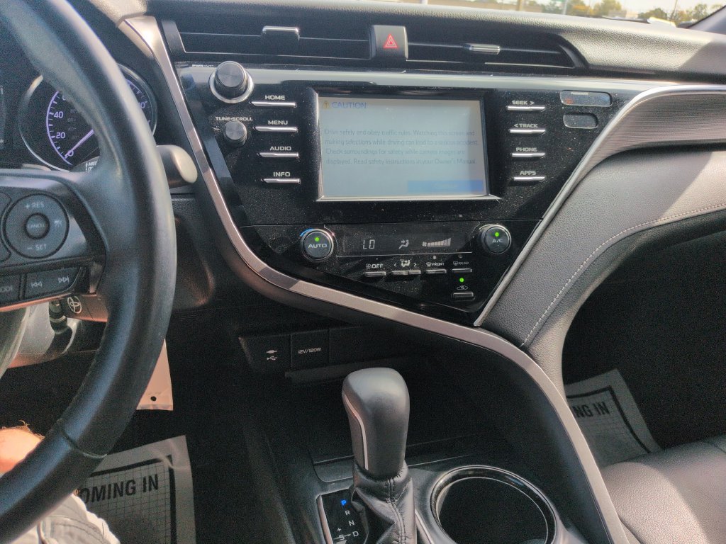Used 2018 Toyota Camry SE w/ Accessory Appearance Package FWD image 17