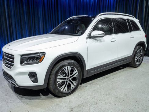 New 2026 Mercedes-Benz GLB 250 image 1