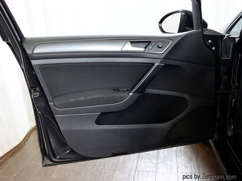 Used 2019 Volkswagen Golf S image 23