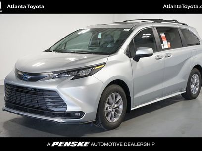 New 2025 Toyota Sienna XLE