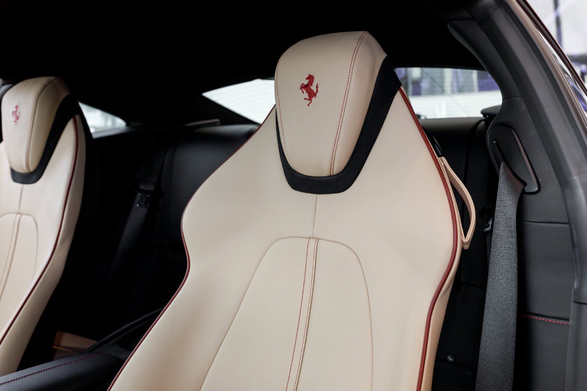 Used 2023 Ferrari Roma RWD image 33