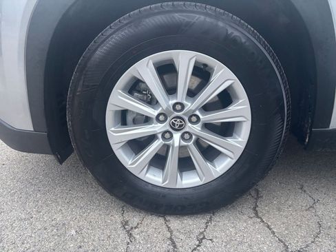 Used 2025 Toyota Grand Highlander XLE image 32