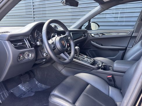 Certified 2025 Porsche Macan image 10