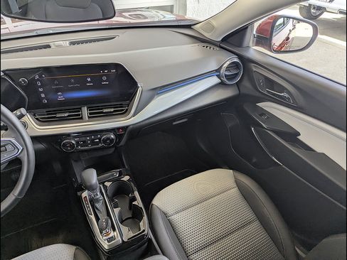 Used 2024 Chevrolet Trax LT w/ Driver Confidence Package FWD image 25
