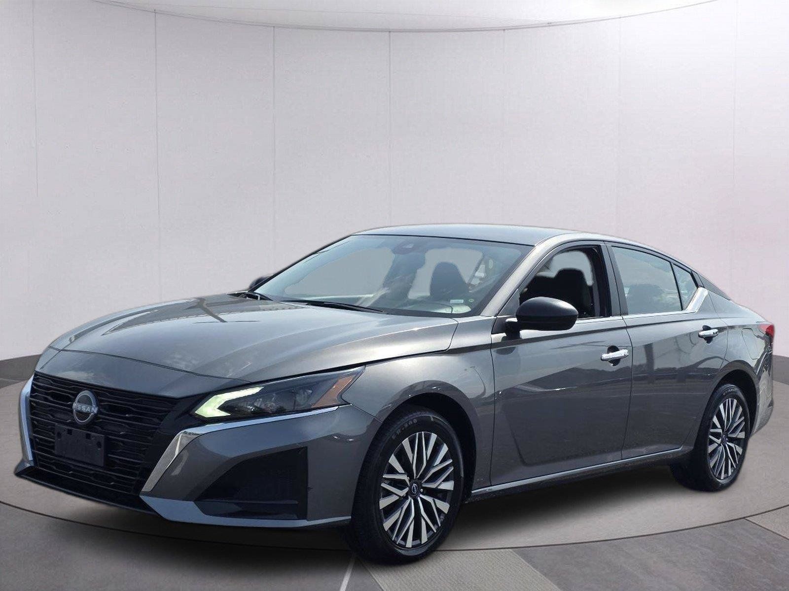 Used 2025 Nissan Altima 2.5 SV AWD/4WD image 1
