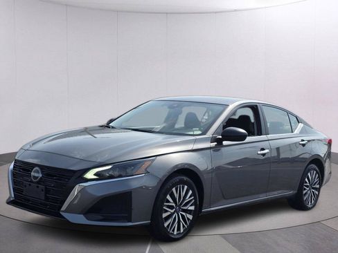 Used 2025 Nissan Altima 2.5 SV AWD/4WD image 1
