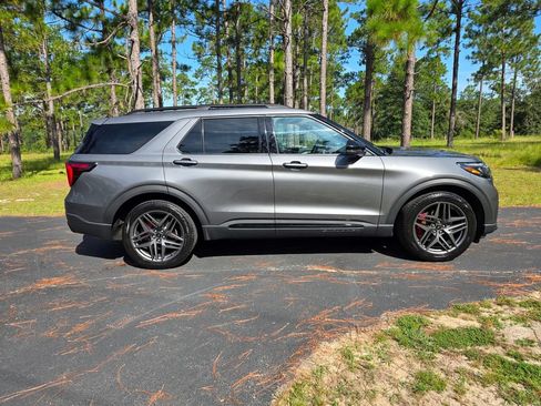 Used 2025 Ford Explorer ST-Line w/ Premium Package RWD image 6