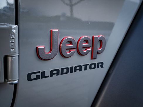 Used 2022 Jeep Gladiator Rubicon w/ LED Lighting Group image 9