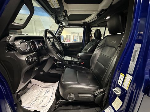 Used 2018 Jeep Wrangler Unlimited Sahara w/ Dual Top Group image 8