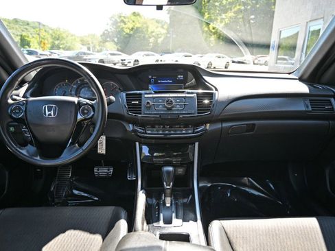 Used 2017 Honda Accord Sport image 2