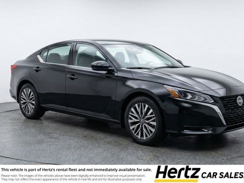 Used 2025 Nissan Altima 2.5 SV image 1