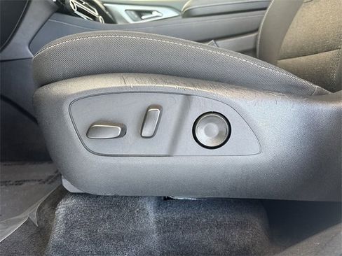 Certified 2025 Chevrolet Traverse LT image 23