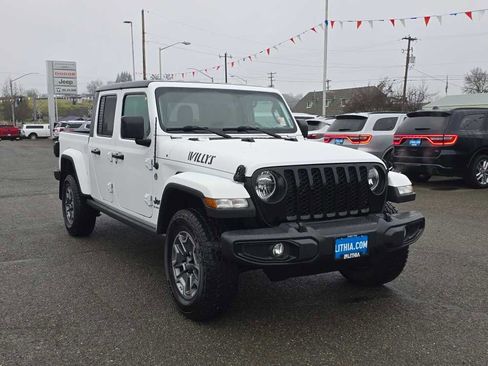 Used 2022 Jeep Gladiator Sport image 7