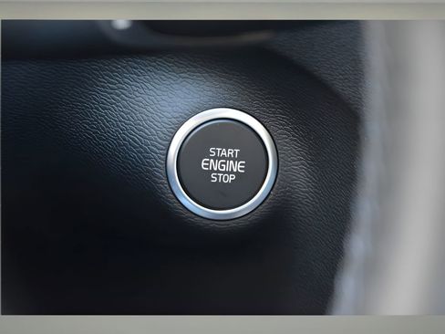 Certified 2025 Volvo XC40 B5 Plus w/ Protection Package Premier image 30